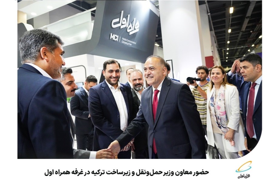 تصویر حضور معاون وزیر حمل‌ونقل و زیرساخت ترکیه در غرفه همراه اول