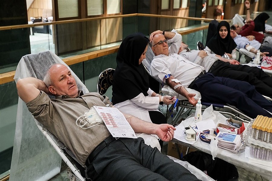 تصویر اهدای‌ خون تعدادی از نمایندگان مجلس شورای اسلامی