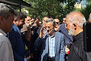 محمود احمدی‌نژاد در میدان ۷۲ نارمک چه می‌کند؟+عکس