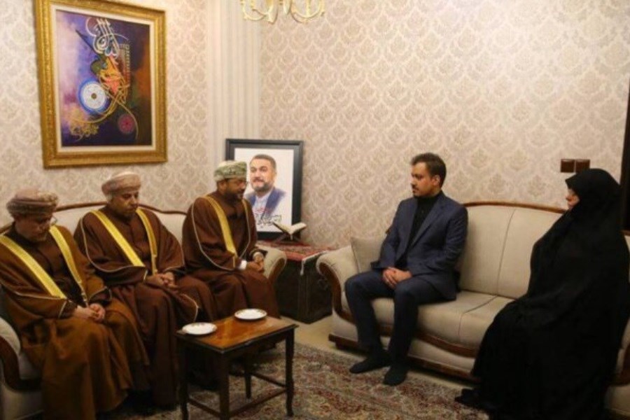 تصویر وزیر خارجه عمان در منزل شهید امیرعبداللهیان حاضر شد