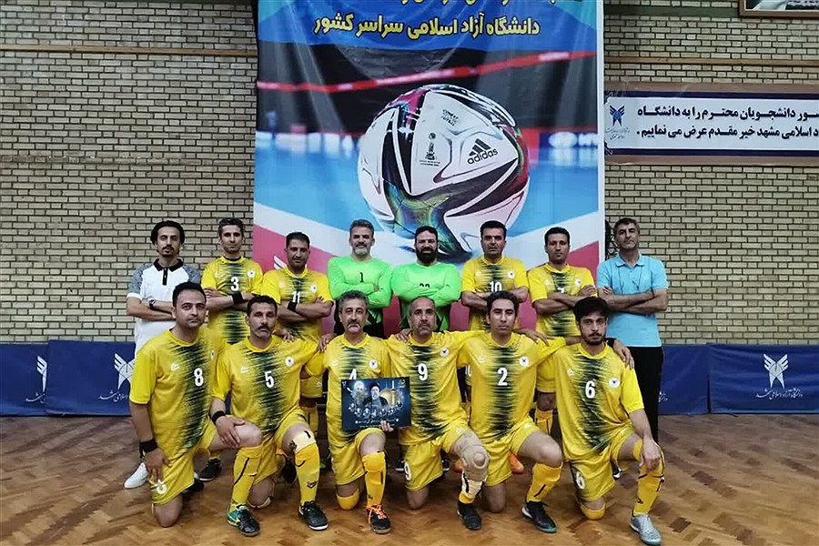 تصویر تیم فوتسال کارکنان و اعضای هیات علمی استان اصفهان  به مرحله نیمه نهایی صعود کرد