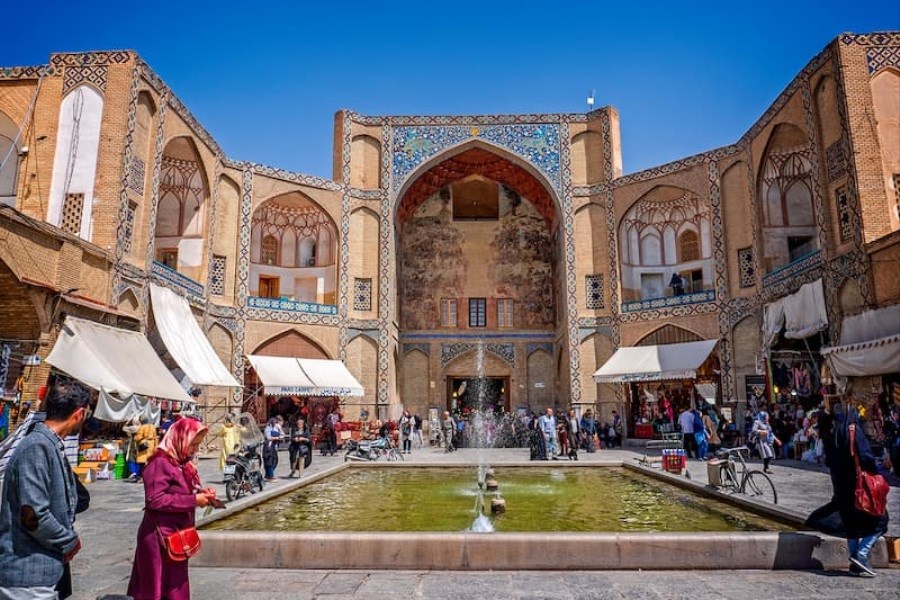 تصویر گشت برخورد با متصرفان غیرمجاز در بازار تاریخی اصفهان تشکیل شد