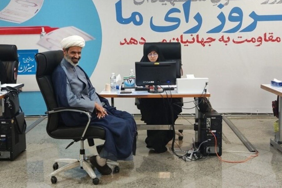 تصویر ثبت نام حسین میرزایی در انتخابات ریاست‌جمهوری