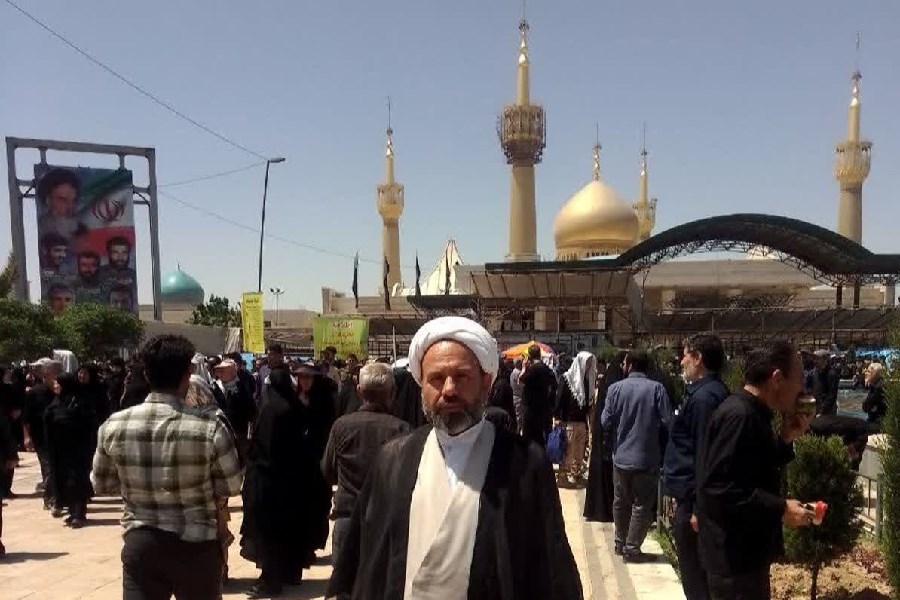 تصویر دستاورد بزرگ امام خمینی(ره)، احیای هویت اسلامی و کرامت انسانی بود