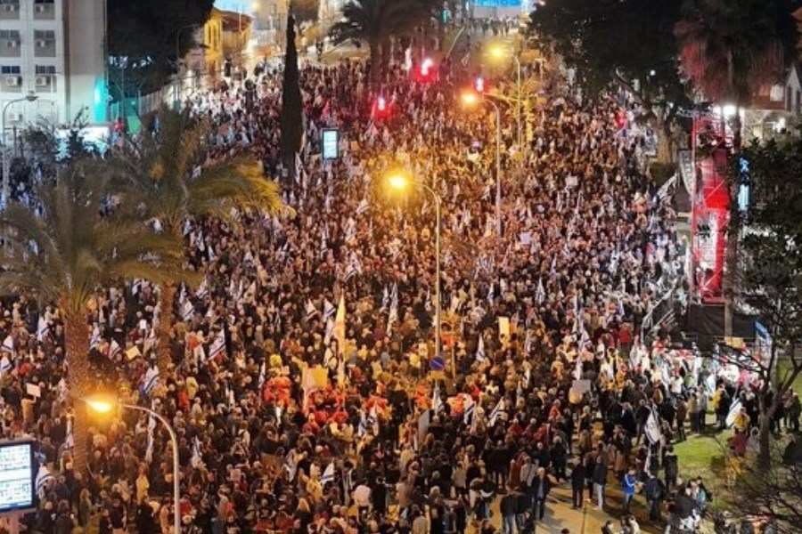 تصویر هزاران نفر در تل‌آویو علیه نتانیاهو تظاهرات کردند