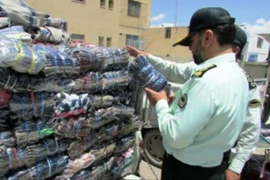 تصویر کشف یک دستگاه کامیون حامل کالای قاچاق در تهران