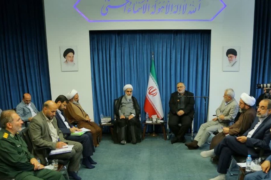 آرمان اصلی انقلاب اسلامی ایران اداره کرد کشور توسط مردم است