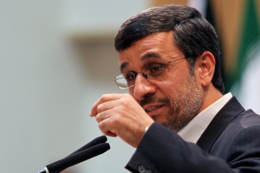 تصویر واکنش احمدی نژاد به مناظره های انتخابات