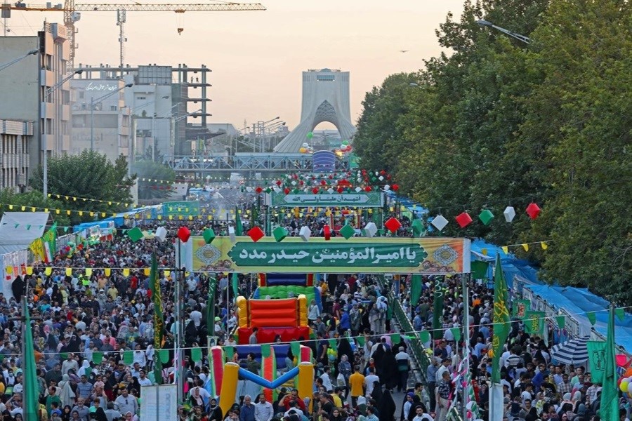 تصویر برگزاری میهمانی ۱۰ کیلومتری عید غدیر از آزادی تا بزرگراه امام علی(ع)