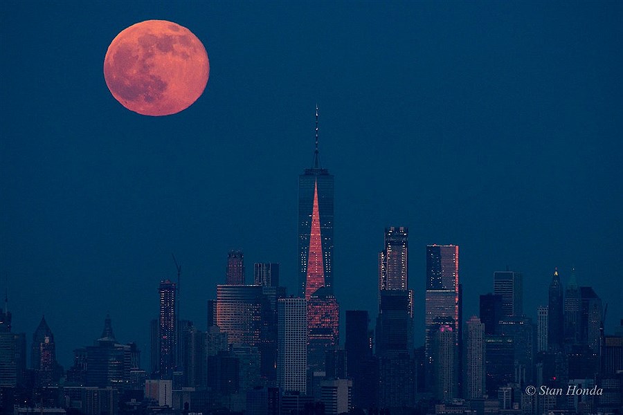 تصویر تصاویر اسرارآمیز از ماه توت‌ فرنگی+ ببینید