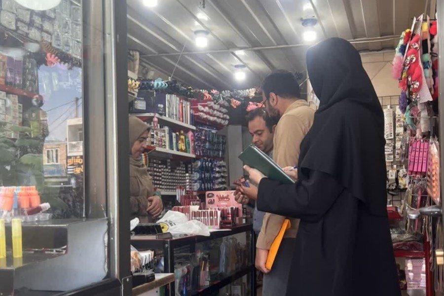 تصویر توقیف 158 قلم کالای آرایشی و بهداشت در شهرستان آوج