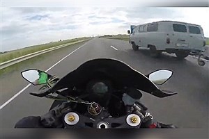 حادثه برای موتورسیکلت در جاده + فیلم