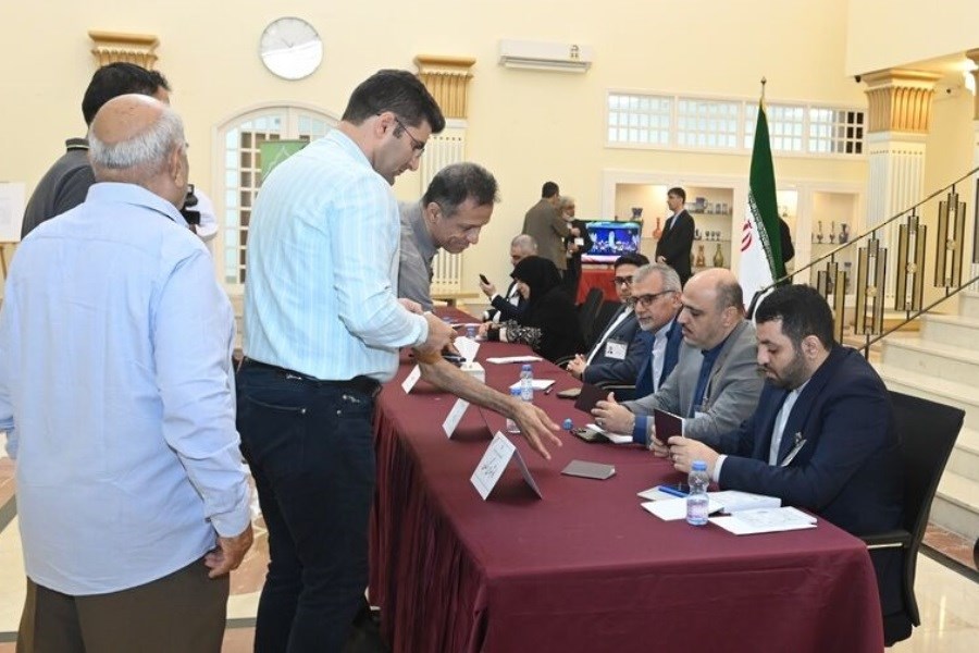 تصویر ایرانیان مقیم عمان در انتخابات شرکت کردند