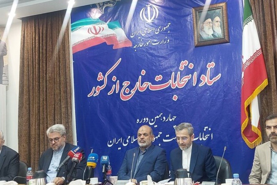 تصویر وزیر کشور از ستاد انتخابات خارج از ایران بازدید کرد