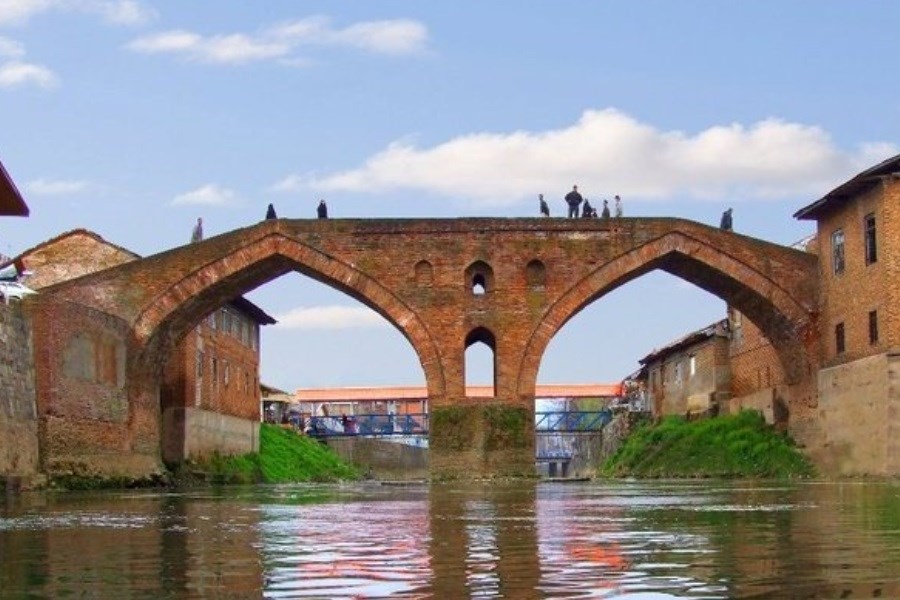 تصویر قلعه‌ها و پل‌های تاریخی گیلان با سازه‌های قجری