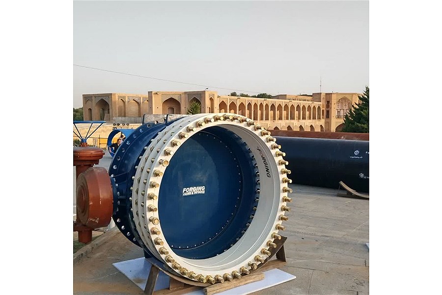 تصویر نمایشگاه ابر تجهیزات انتقال آب دریا در  اصفهان افتتاح شد