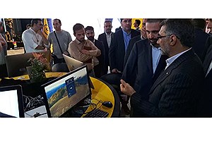 دبیر شورای عالی و رییس مرکز ملی فضای مجازی از غرفه ایرانسل در الکامپ دیدار کردند
