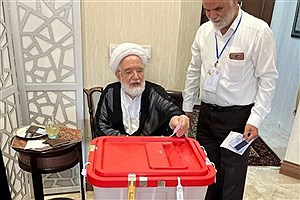 مهدی کروبی در انتخابات ریاست جمهوری شرکت کرد