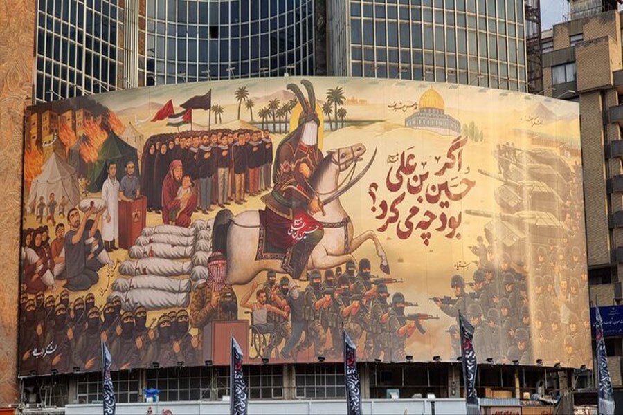 تصویر دیوارنگاره میدان ولیعصر (عج) محرمی شد