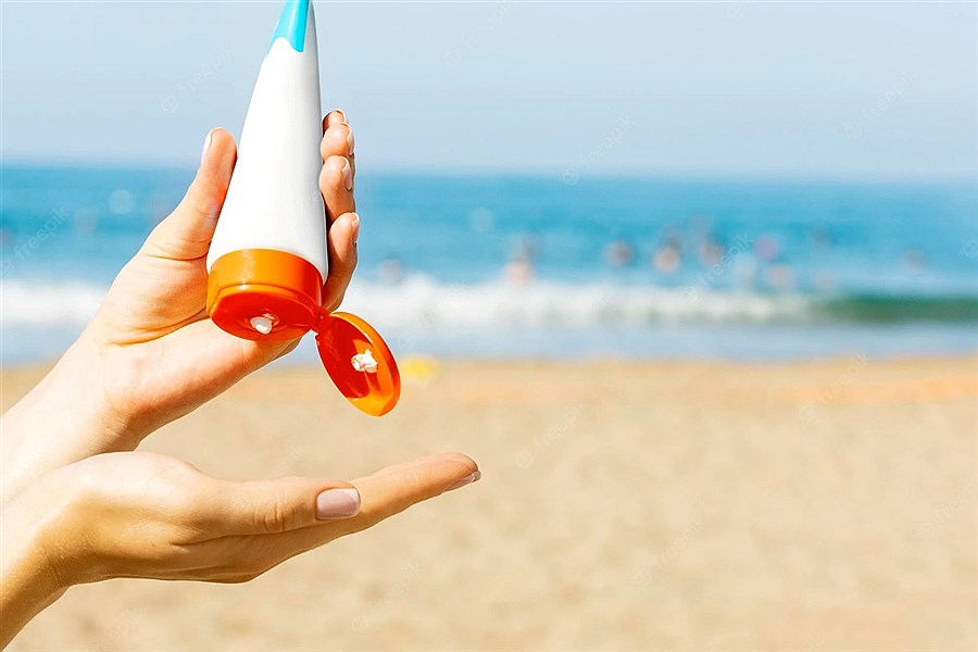 تصویر آیا استفاده از کرم ضد آفتاب از پیش مانده مضر است؟