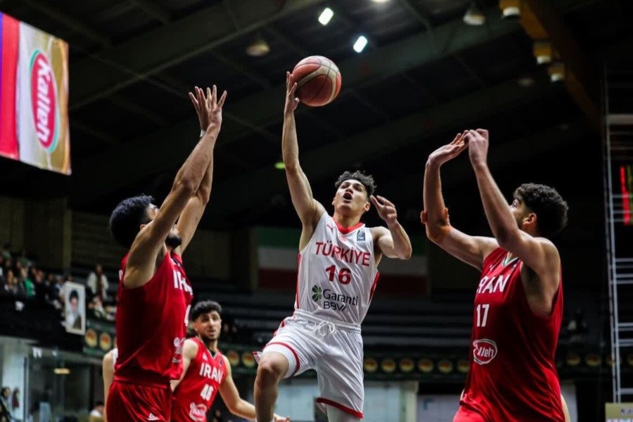 تصویر جوانان بسکتبالیست ایران نتیجه را واگذار کردند