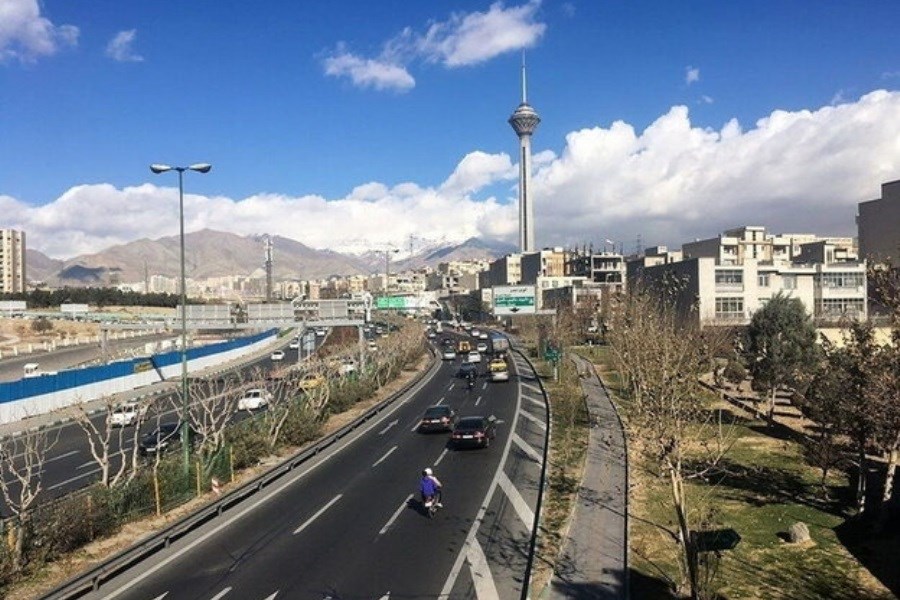 تصویر وزش باد و آسمانی ابری برای تهران