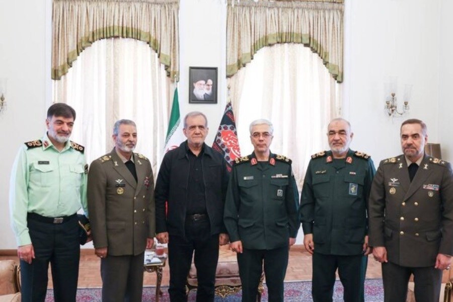 تصویر فرماندهان نیروهای مسلح با مسعود پزشکیان دیدار کردند