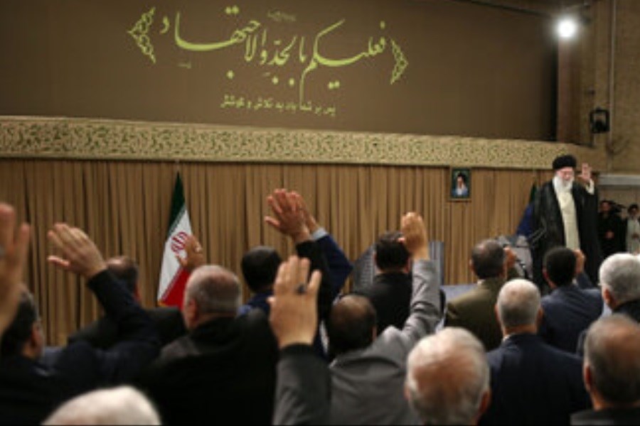 تصویر شوخی رهبر انقلاب با مسعود پزشکیان بخاطر حضور در جلسه با نمایندگان