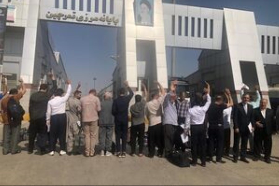 تصویر بازگشت ۲۰ زندانی ایرانی از اربیل عراق به کشور