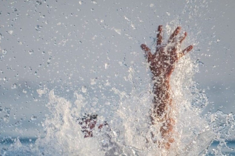 تصویر غرق شدن یک جوان به خاطر بی توجهی به هشدارهای هواشناسی