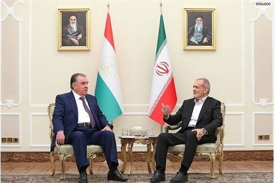 تصویر رئیس جمهور تاجیکستان با پزشکیان دیدار و گفتگو کرد