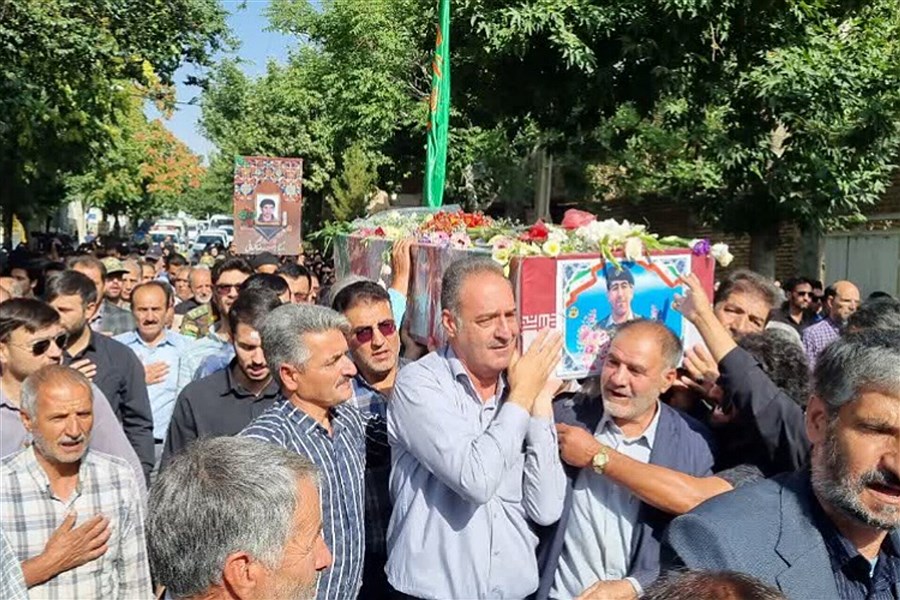 تصویر پیکر مطهر شهید حسین سامی‌مقام با حضور مردم سمیرم در زادگاهش تشییع و خاکسپاری شد.