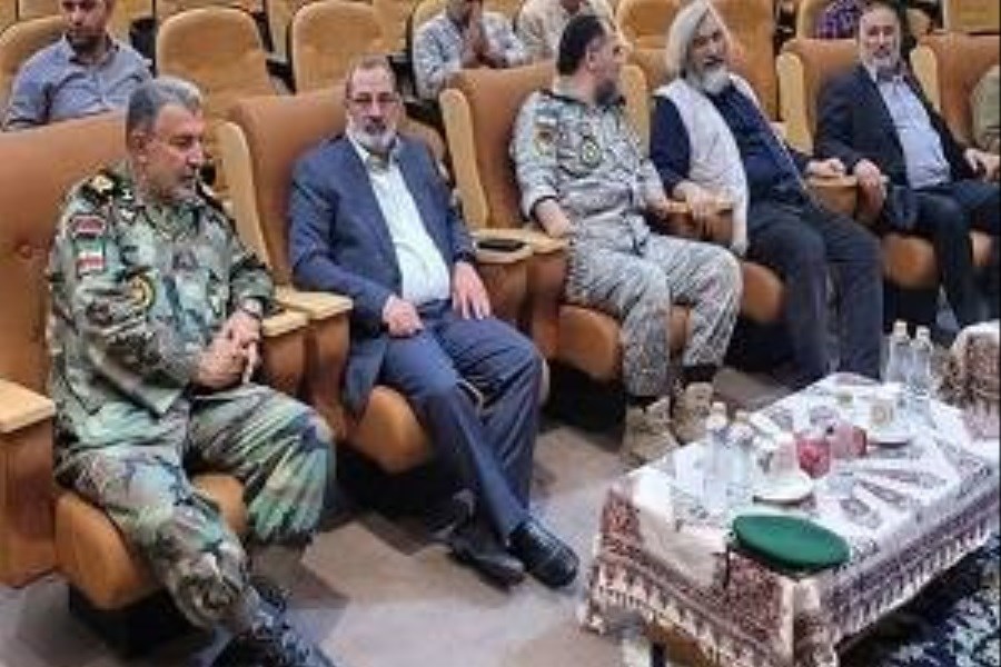 تصویر جوانان غیور گام دوم انقلاب منتظر اشاره فرمانده کل قوا جهت پیوستن به حزب الله و حماس هستند