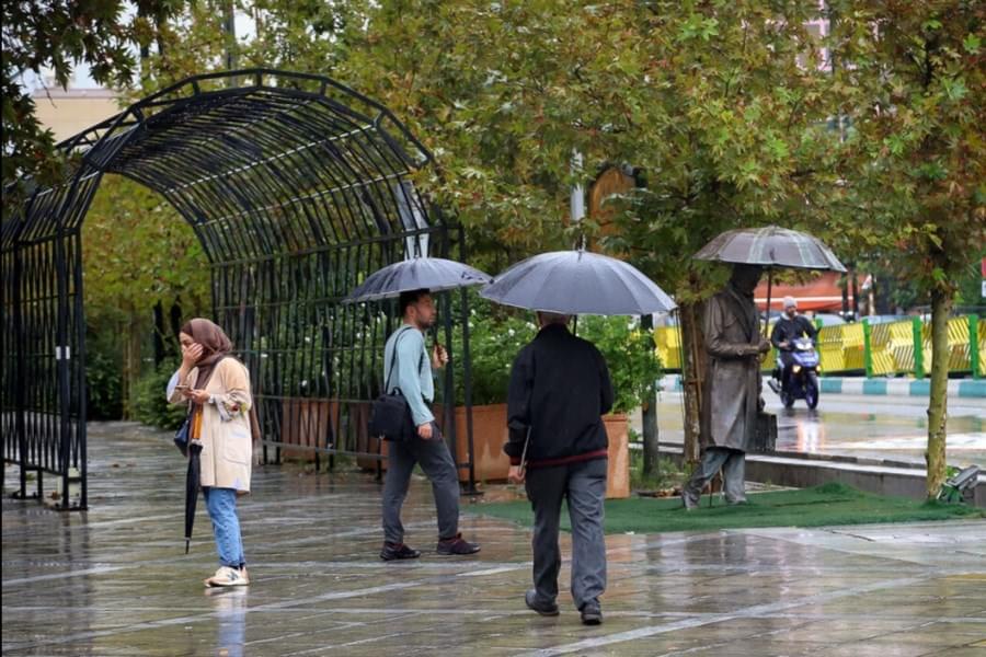 تصویر کاهش محسوس دما و بارش باران در تهران از فردا