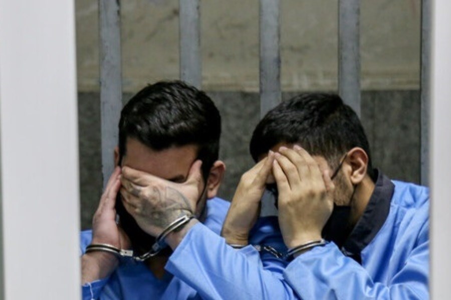 تصویر دستگیری ۲ جیب‌بر در متروی تهران
