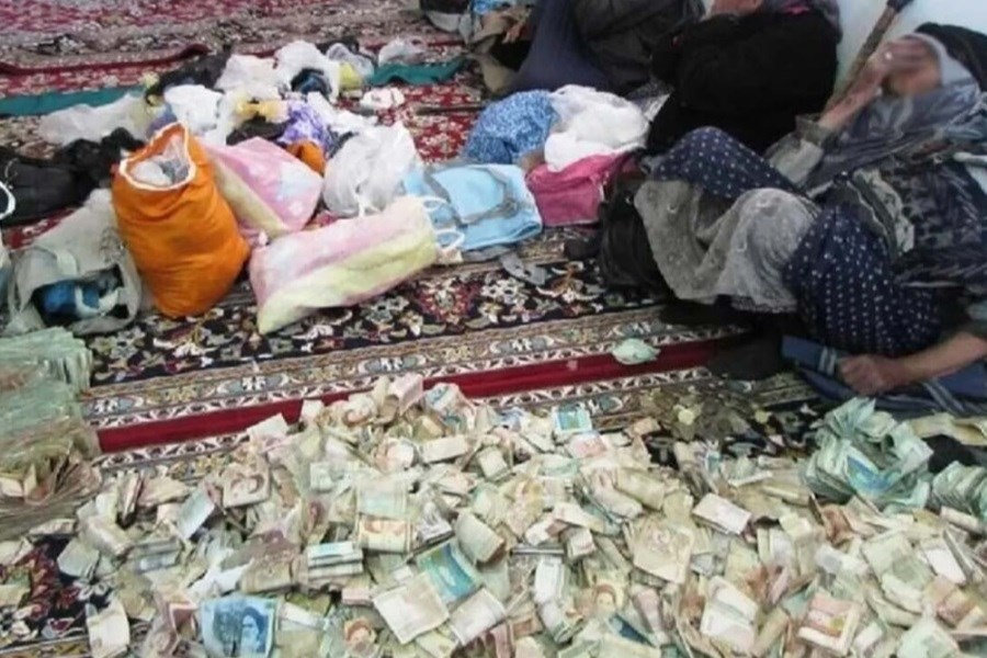 تصویر ماجرای گدا‌هایی با خودروهای شاسی بلند!