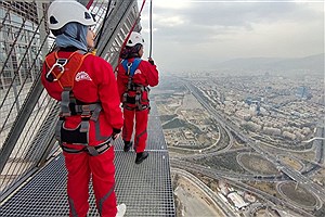 تهران گردی؛ تجربه تاب‌سواری در آسمان در برج میلاد