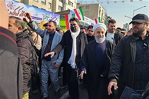 حسن روحانی در راهپیمایی ۲۲ بهمن شرکت کرد