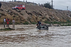 جوان گرفتار در رودخانه نجات یافت