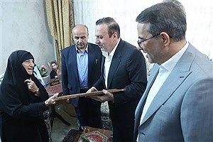 رفیع‌زاده، رئیس سازمان اداری و استخدامی کشور:خدمت به خانواده‌های شهدا افتخار بزرگی است