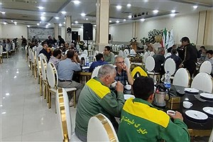 شهرداری محمدیه در  تقدیر از پاکبانان، سبزبانان و کارگران شهرداری آستین همت بالا زد‌