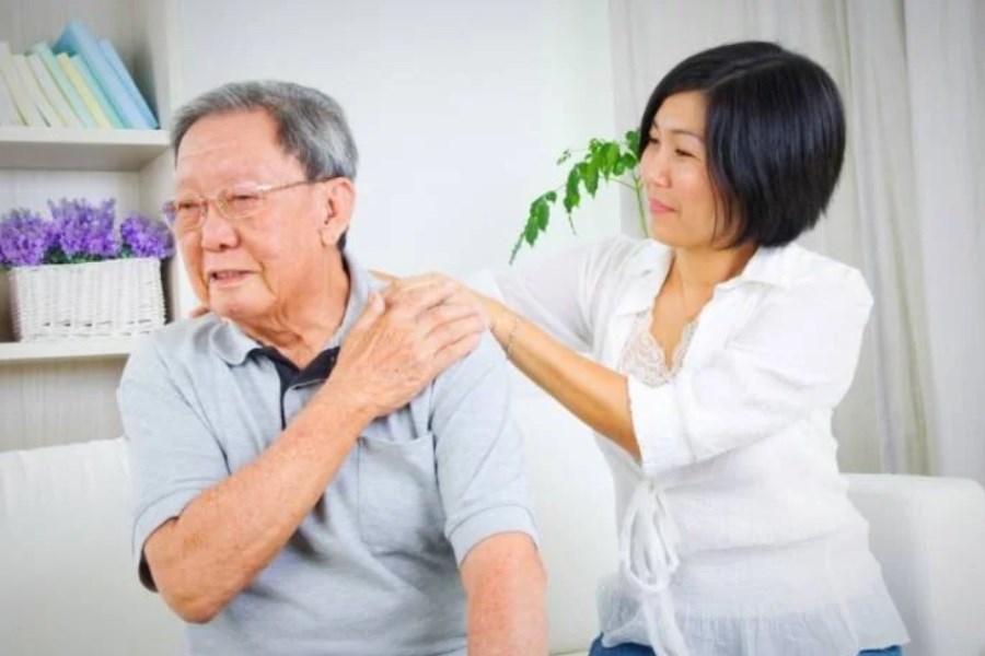 ۴ نشانه هشداردهنده سالمندی زودرس که نباید نادیده بگیرید