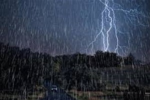 رگبار و صاعقه در شمال؛ خلیج فارس مواج و متلاطم می‌شود