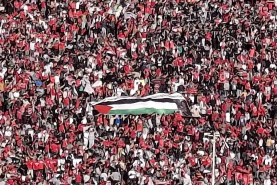 تصویر قهرمانی تراکتور، پرچم فلسطین را بالا برد!