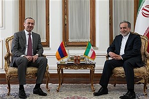 دیدار دبیر شورای امنیت ملی ارمنستان با عراقچی