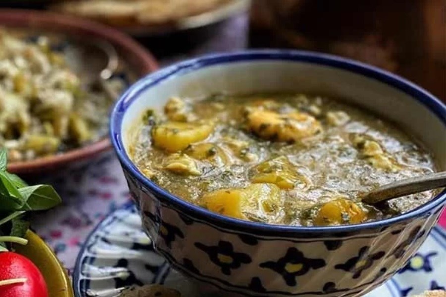 تصویر طرز تهیه اشکنه اسفناج و سیب زمینی؛ یک غذای ساده و خوشمزه