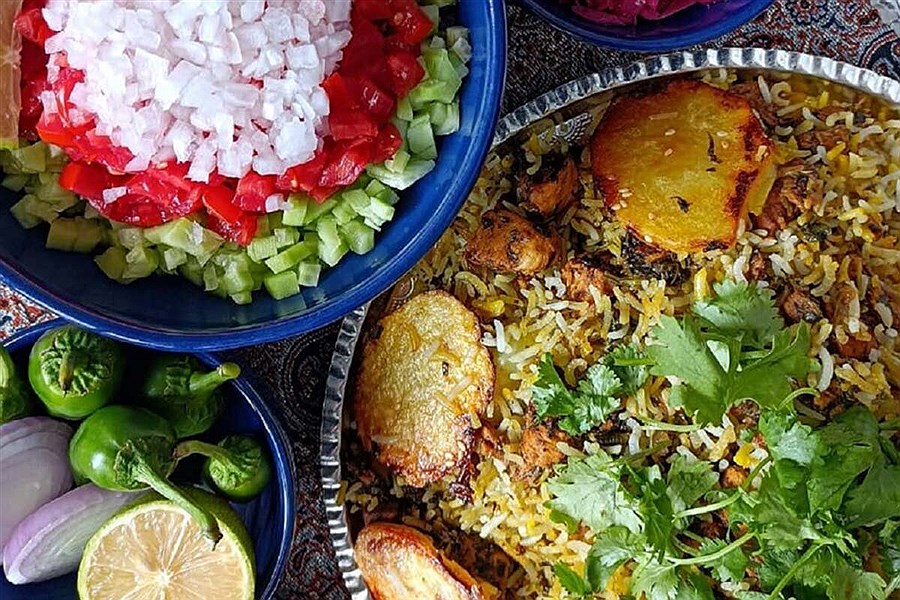 تصویر طرز تهیه گشنیز پلو با مرغ زعفرانی خانگی