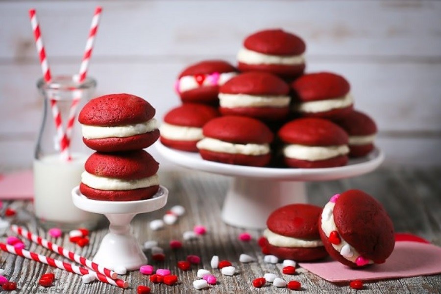 تصویر کیک ووپی؛ یک میان وعده جذاب و بامزه برای بچه ها+ طرز تهیه