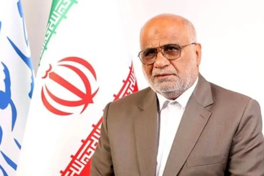 تصویر شکستن کمر تولید زیر بار بهره بانکی&#47; تسهیلات بانکها به جای گرفتن دست تولیدکننده، پایش را می کشد