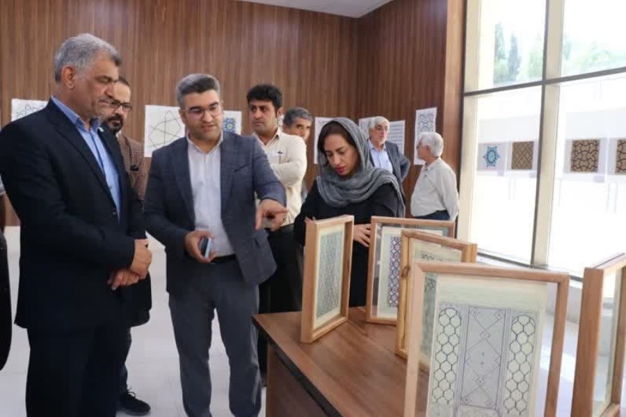 تصویر افتتاح نماشگاه آثار طراحی گره چینی